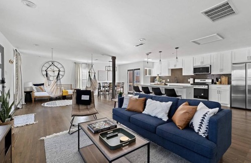 West Dallas House | Home away from home.Minutes to everything Dallas!