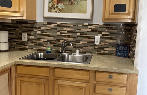 Hawthorne House | Home away from LAX, Forum, So-Fi & YOU TUBE Stadium, Beaches, Shopping and More!