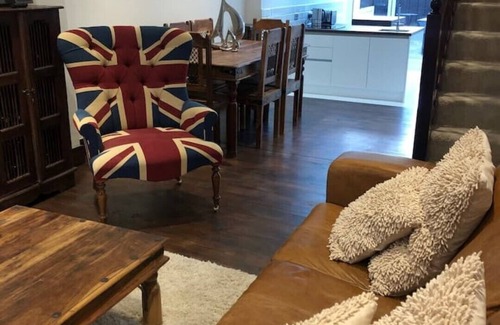 Havering Apartment | Home From Home, you Will Love it. Entire House