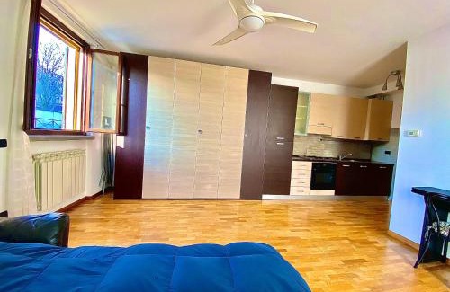 Cologno Monzese Apartment | Home graziosa, in coorte interna tranquilla, con parcheggio gratuito privato e metropolitana Cologno Monzese
