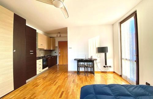 Cologno Monzese Apartment | Home graziosa, in coorte interna tranquilla, con parcheggio gratuito privato e metropolitana Cologno Monzese