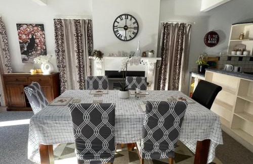 Upper Riccarton Villa | Home in Church corner