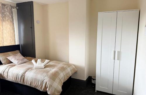 Acresford House | Home in Coventry 3 Bedroom
