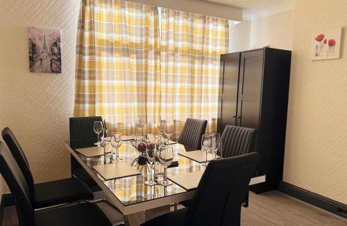 Acresford House | Home in Coventry 3 Bedroom