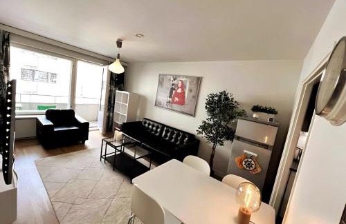 Punavuori Apartment | Home in Design District - Keybox check-in, Balcony, Netflix
