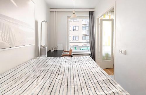 Punavuori Apartment | Home in Design District - Keybox check-in, Balcony, Netflix