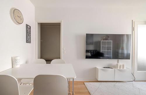 Punavuori Apartment | Home in Design District - Keybox check-in, Balcony, Netflix