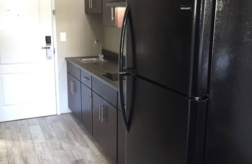 Southwind Hotel | Home Inn and Suites