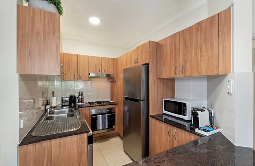 Highgate Hill Apartment | Home-like Garden Apartment