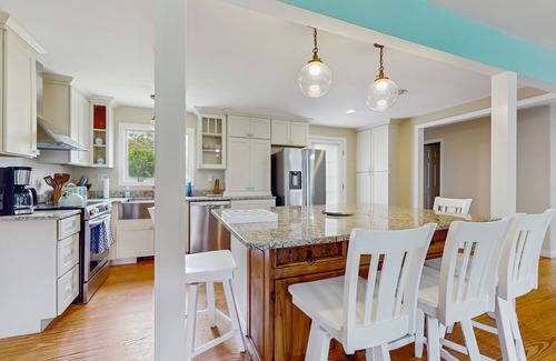 South Chatham House | Home near beach & tennis/basketball court with firepit, grill, & patio