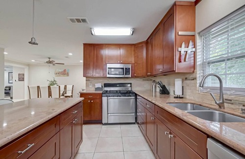 Westbury House | Home Near Downtown/Medical Center/NRG/Galleria