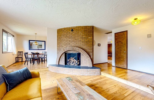 Albany House | Home near downtown with two living areas, patio, grill, streaming, & AC