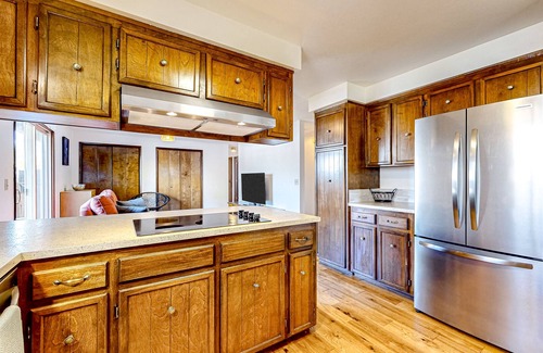 Albany House | Home near downtown with two living areas, patio, grill, streaming, & AC