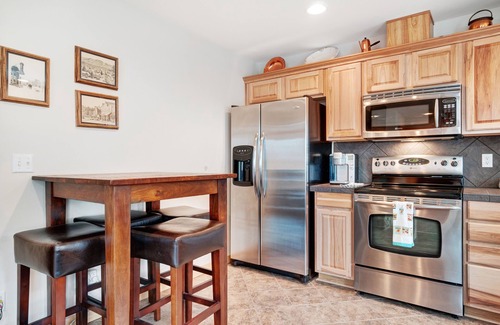 Ronald House | Home near Suncadia with a wood-burning fireplace & furnished deck