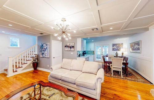 Old Northwood House | Home near the beach with a private pool, BBQ, patio, & AC