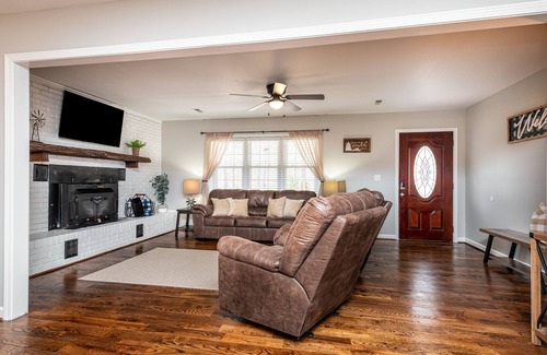 Pickens House | Home on 6 acres π with creek. 5min to downtown Pickens, close to Table Rock π
