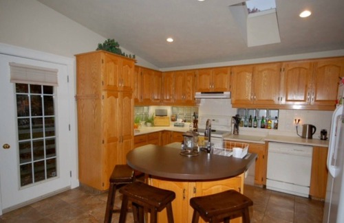 Charlottetown House | Home on Edinburgh with 4 Bedrooms and 3 full Bathrooms