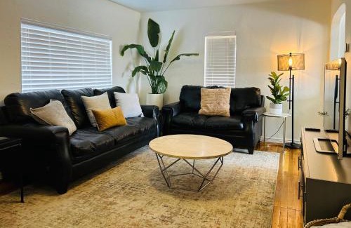 South Boise Village House | Home Sweet Idahome, feels like home with all the decor you wish you could afford King bed in master, fully fenced dog friendly yard, a few blocks from BSU and downtown Boise, Your perfect stay!