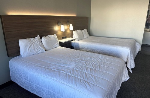Chalco Hotel | Home-Towne Lodge