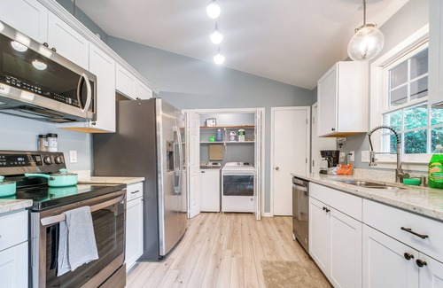 Downtown House | Home w/Pet-Friendly Yard, 1 Mi to Dtwn Raleigh!