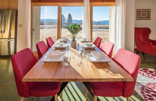 Bozeman House | Home w/river access & stunning views of the mountains in Gallatin Gateway - Le Ciel