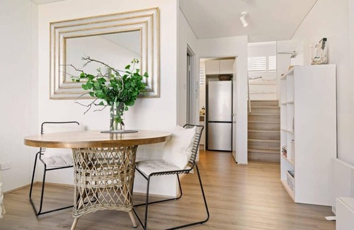 Elizabeth Bay Apartment | Home with a View + Pool and Roof Terrace Garden