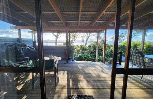 Omokoroa House | Home with gorgeous mountain and water views