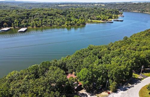 Arrow Point House | Home with Large Deck on Table Rock Lake!