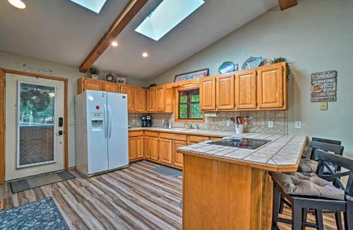 Arrow Point House | Home with Large Deck on Table Rock Lake!