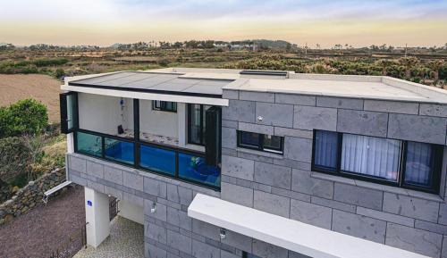 Hallim Villa | Homechee Kids Poolvilla