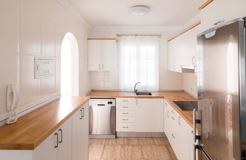 El Medano Ski Chalet | HomeForGuest Casa Da Roca Médano Beach House