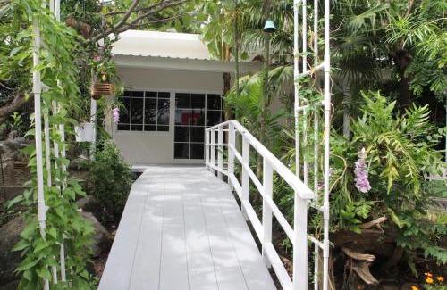 Lat Krabang Ski Chalet | Homeku Guesthouse Room 4 Cozy Stay Close to Suvarnabhumi Airport