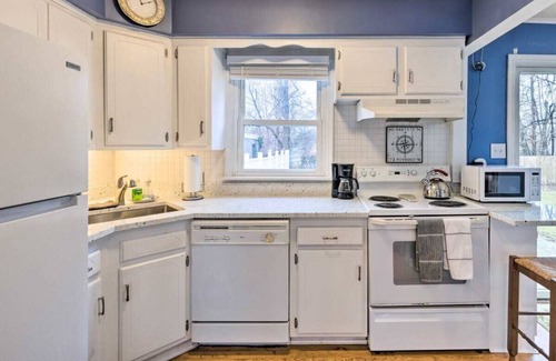 Rocky Point House | Homelike, peaceful and centrally- home located in the hamlet of Rocky Point NY