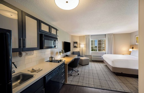 Exchange Place North Hotel | Homelike Staycation with Full Kitchen, Onsite Parking, Pets are Welcome!