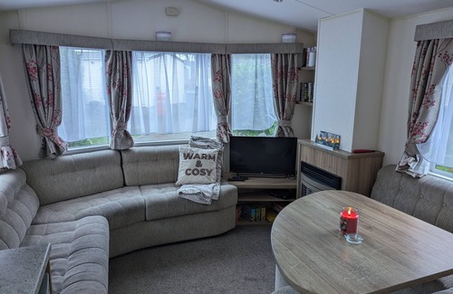 Isle of Portland Ski Chalet | Homely 2 bed Caravan in Portland Dorset