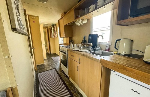 Skegness House | Homely 6 berth caravan at Southview Holiday Park ref 33031W