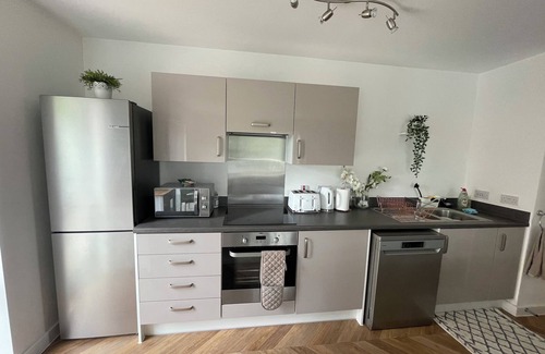 Hemel Hempstead Apartment | Homely Apartment With Elegant Touch, Including Balcony for Nature Views