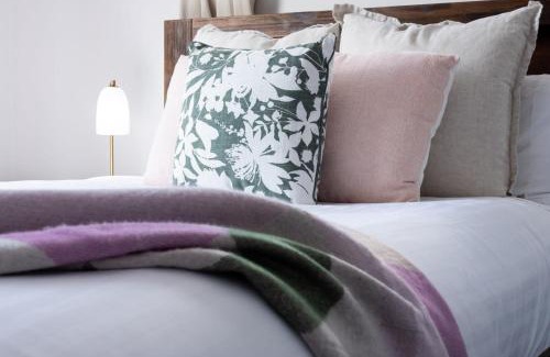 Riverside Apartment | Homely Hideaway with Parking & WiFi