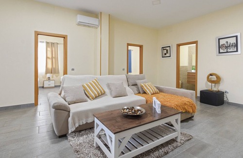 Castillo del Romeral House | Homerez - 50 m away from the beach! House for 4 ppl. at Castillo del Romeral