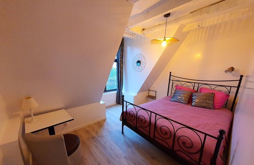 Vernou-sur-Brenne Apartment | Homerez - Apartment in Vernou-sur-Brenne