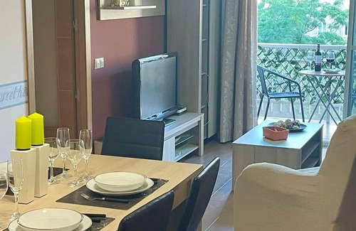 Carretera de Cadiz Apartment | Homerez - Appartement 1 km away from the beach for 7 ppl. with balcony at Málaga