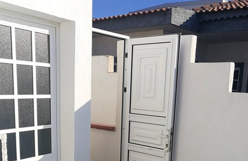 La Caleta Apartment | Homerez - Appartement for 4 ppl. with sea view, terrace and balcony at La Caleta