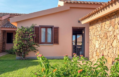 San Teodoro Apartment | Homerez - Apt in San Teodoro, garden