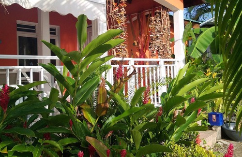 Petit-Canal House | Homerez - Beautiful house for 7 ppl. with shared pool and terrace at Petit-Canal