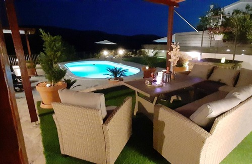 Jadrtovac House | Homerez - Big house 5 km away from the beach for 9 ppl. with swimming-pool