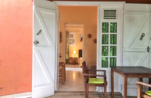 Trois-Rivieres House | Homerez - Bungalow Trois-Rivières, Pool