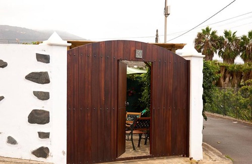 La Mancha Ski Chalet | Homerez - Chalet 2 km away from the beach for 4 ppl. at Icod de los Vinos