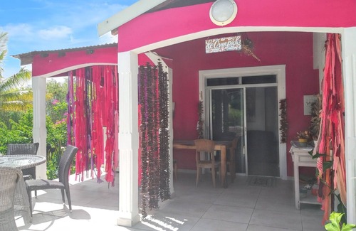 Petit-Canal House | Homerez - Charming house in Petit-Canal with pool and garden.