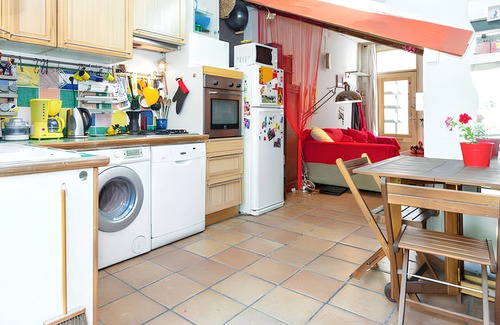 Avignon City Centre House | Homerez - Charming house near Avignon with terrace