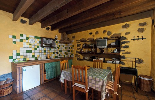 Isora House | Homerez - Charming house in Isora with mountain view